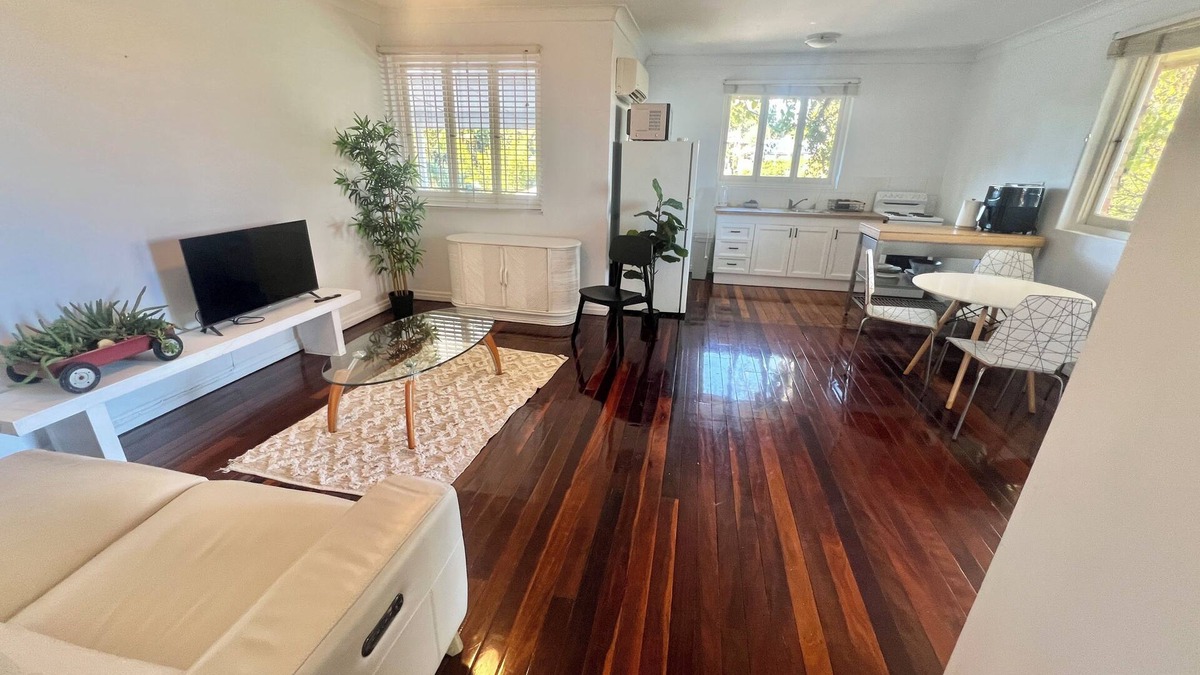 Paddington Apartment | Perfect Position in Paddington walk to Suncorp Restaurants Train and city cat