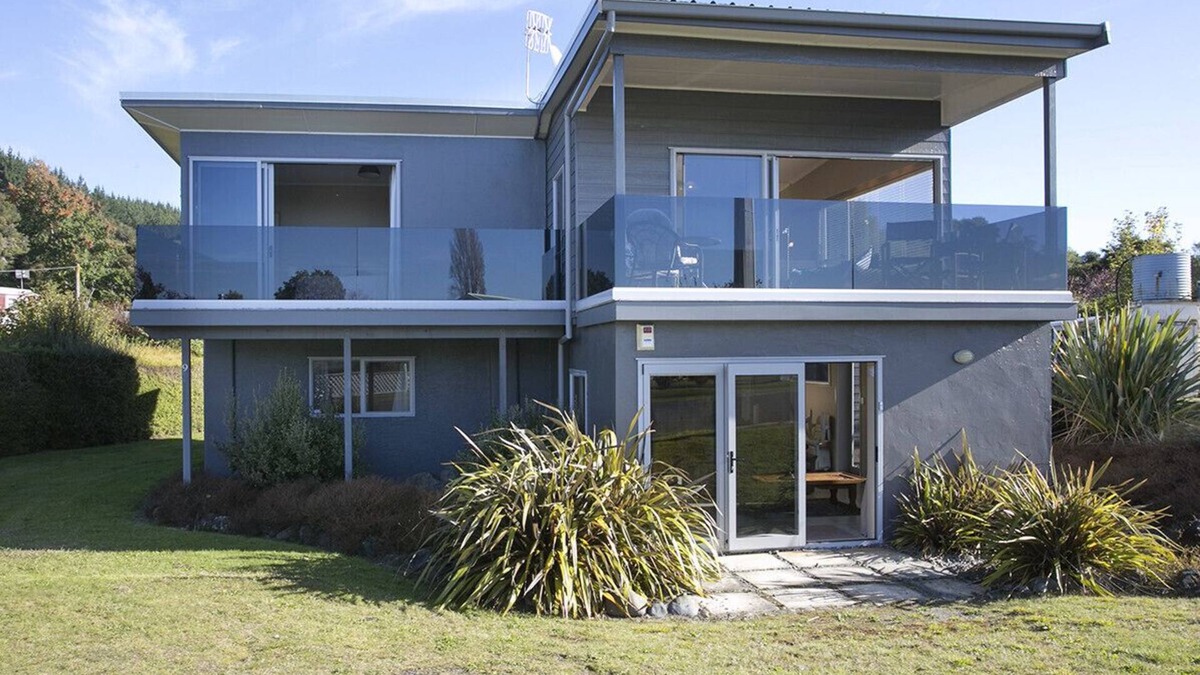 Motuoapa Cottage | Perfect Position - Motuoapa Holiday Home