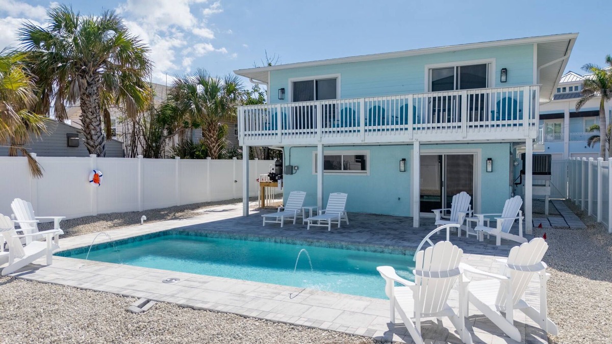 Fort Myers Beach House | Perfect Private Pool Home 1 Block to Beach