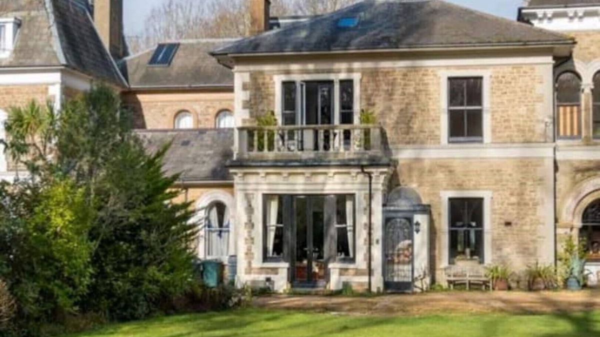Ryde House | Perfect Retreat in Luxury & Historical Manor House