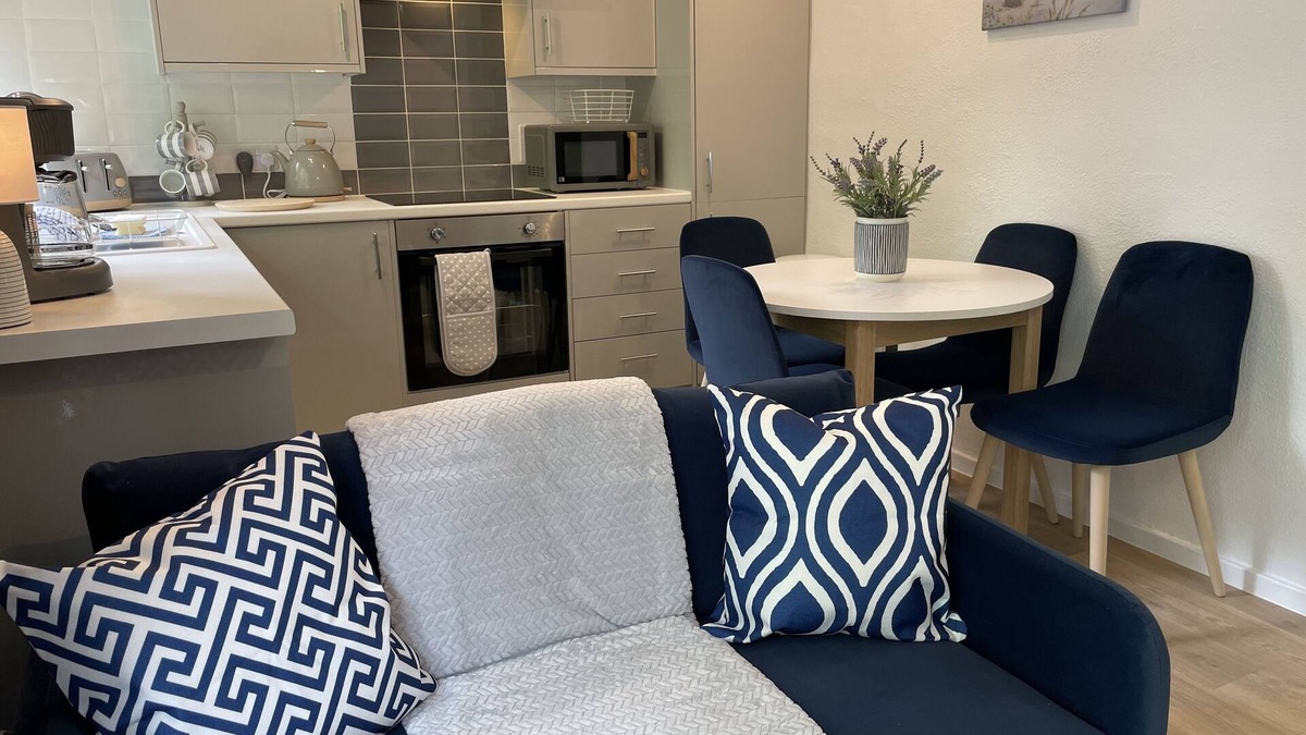 Lelant House | Perfect Seaside Escape, Wifi Heated Indoor Pool Bar & Facilities near to St Ives