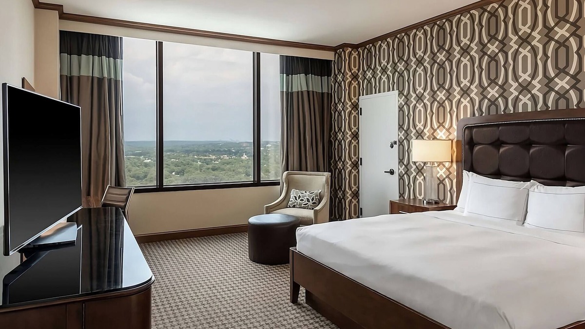 Alexandria West Hotel | Perfect Spot for Unwinding! 2 Swimming Pools, Pet-friendly Property!