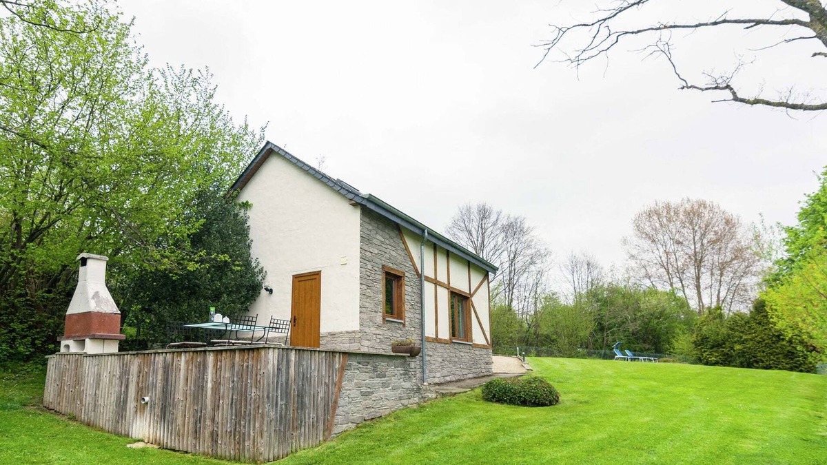 Awenne Cottage | Perfect spot on the edge of a large wood