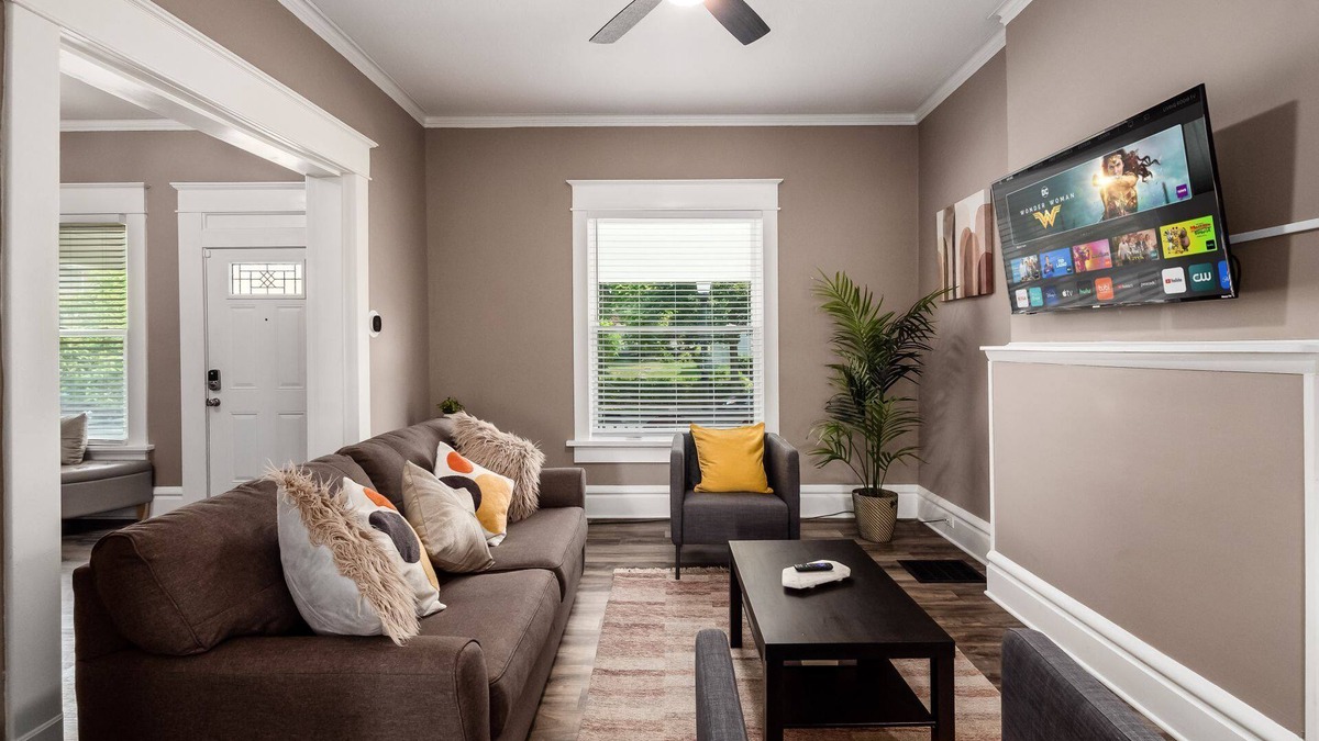 Near East Columbus House | Perfect Stay - 2 Bedrooms - Columbus!