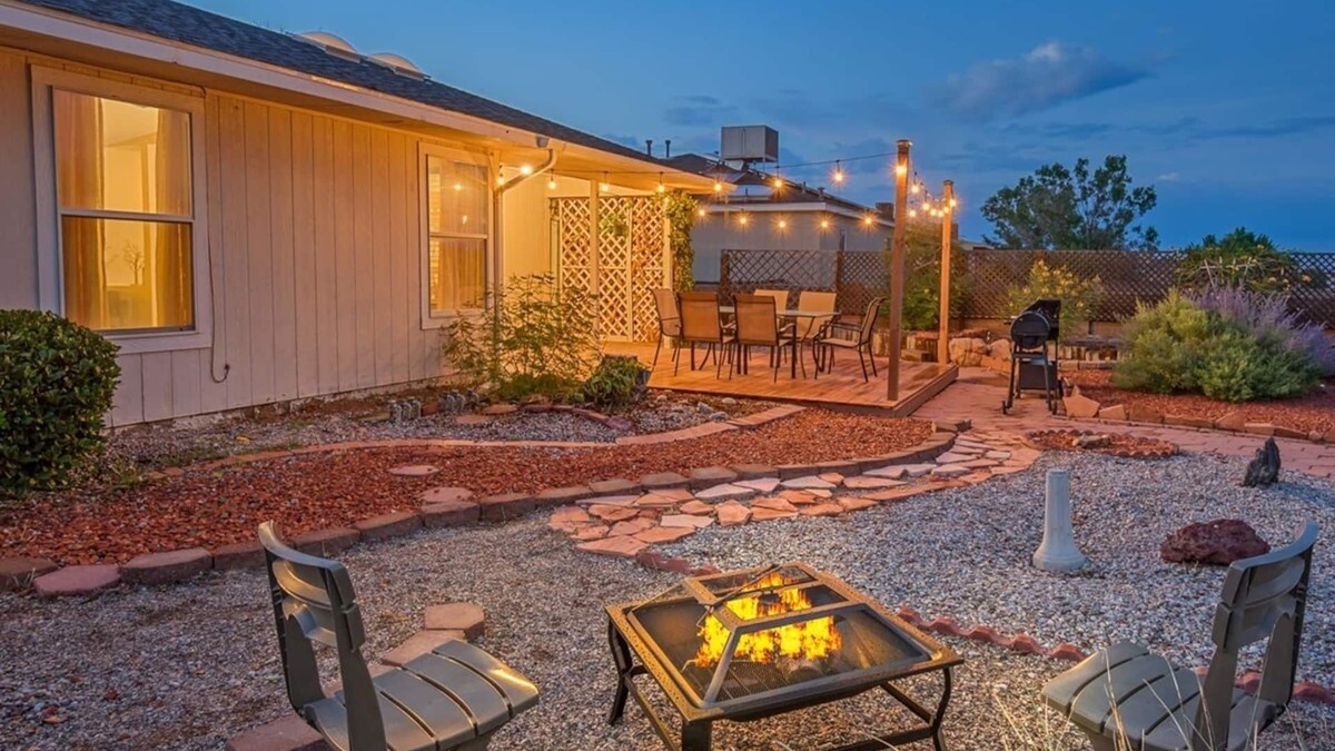 Ranchito House | "Perfect Stays for Balloon Fiesta" Mountain Views Await!
