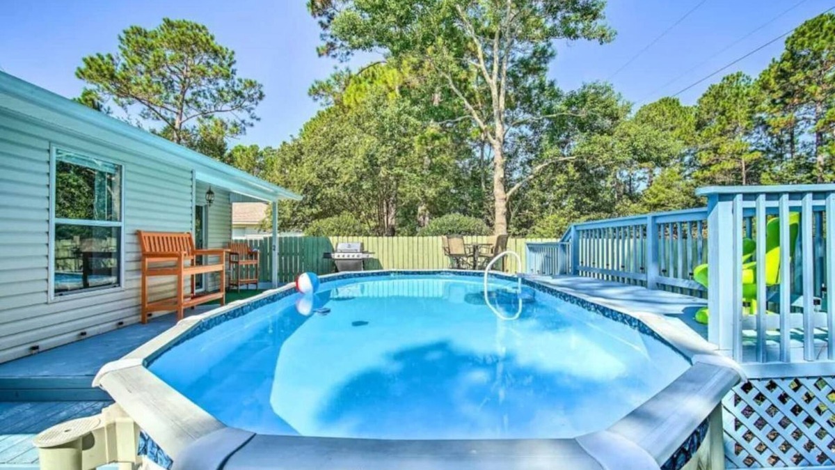 Pensacola House | Perfect Summer Pool House! Sleeps 6 Families Love it!
