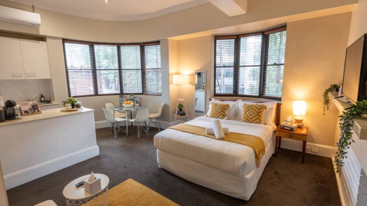 Chippendale Apartment | Perfect sunny Studio in the city- Broadway- Chippendale