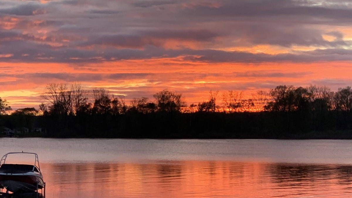 Bronson Cottage | "Perfect Sunset" Waterfront Cottage Coldwater MI area. Nice all sports lake.