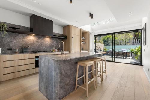 Glebe Apartment | Perfect Vacation Home w Terrace & Private Garage