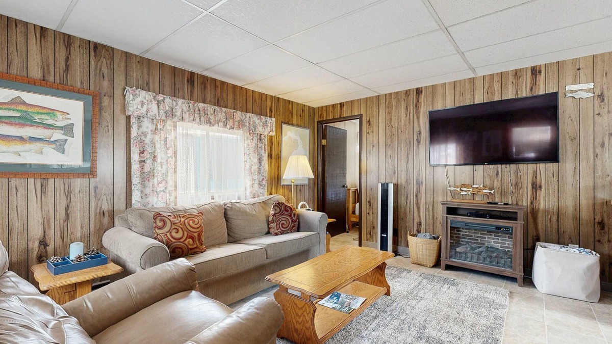 Bayview Boat Rental | Perfect Waterfront Fishing Retreat - Floating Home in the Bayview Marina