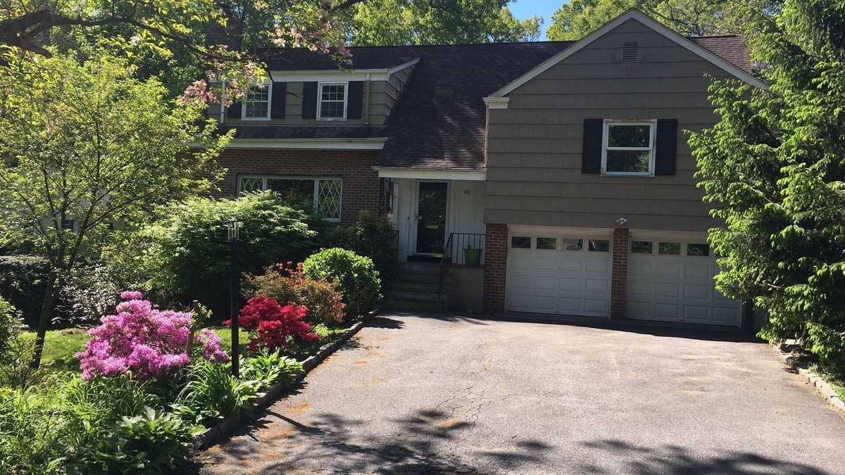 New Rochelle House | Perfect Westchester home for the summer