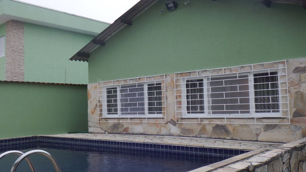 Jardim Santa Tereza House | Perfect with swimming pool, barbecue and 200m from the beach.