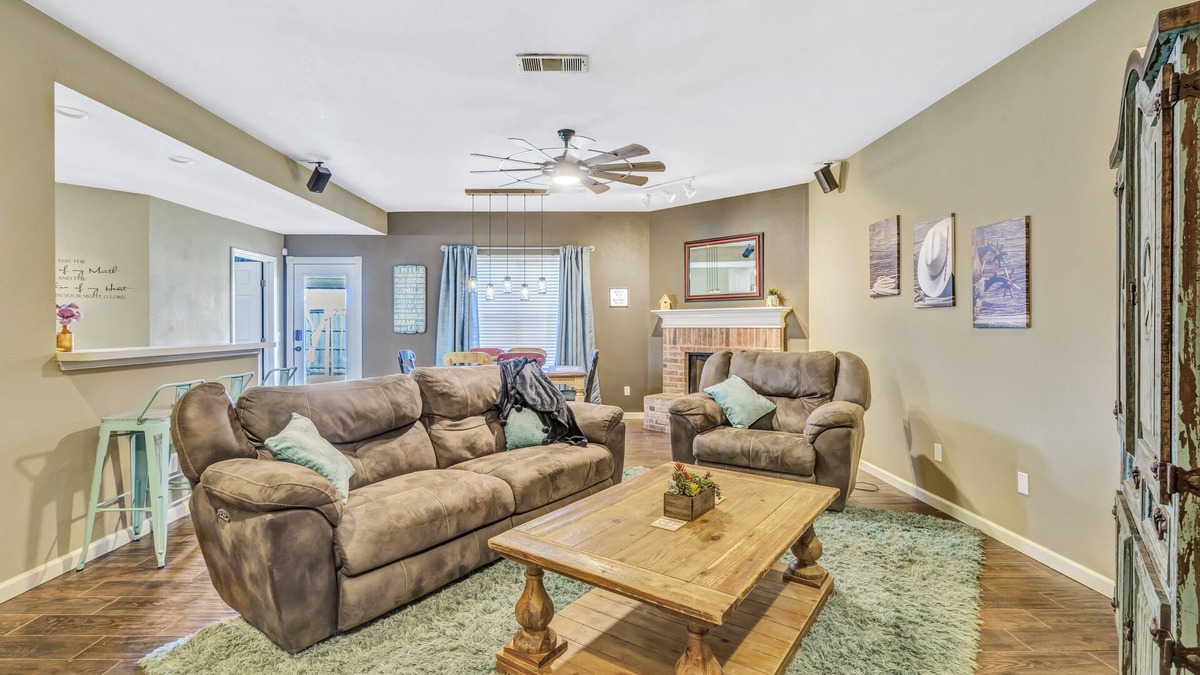 Wylie House | Perfect Wylie Getaway Mins to Historic Downtown!