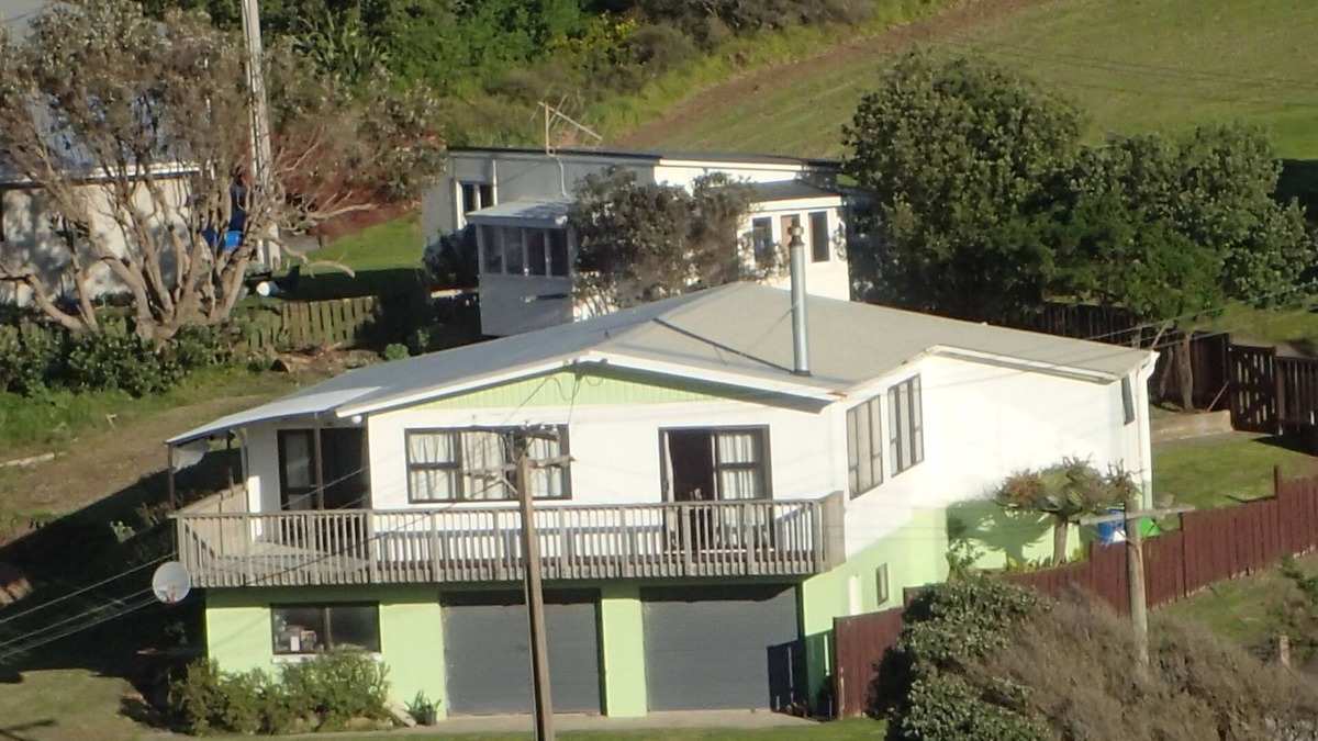 Baylys Beach House | Perfectly appointed property by the Baylys Beach adjacent to a reserve