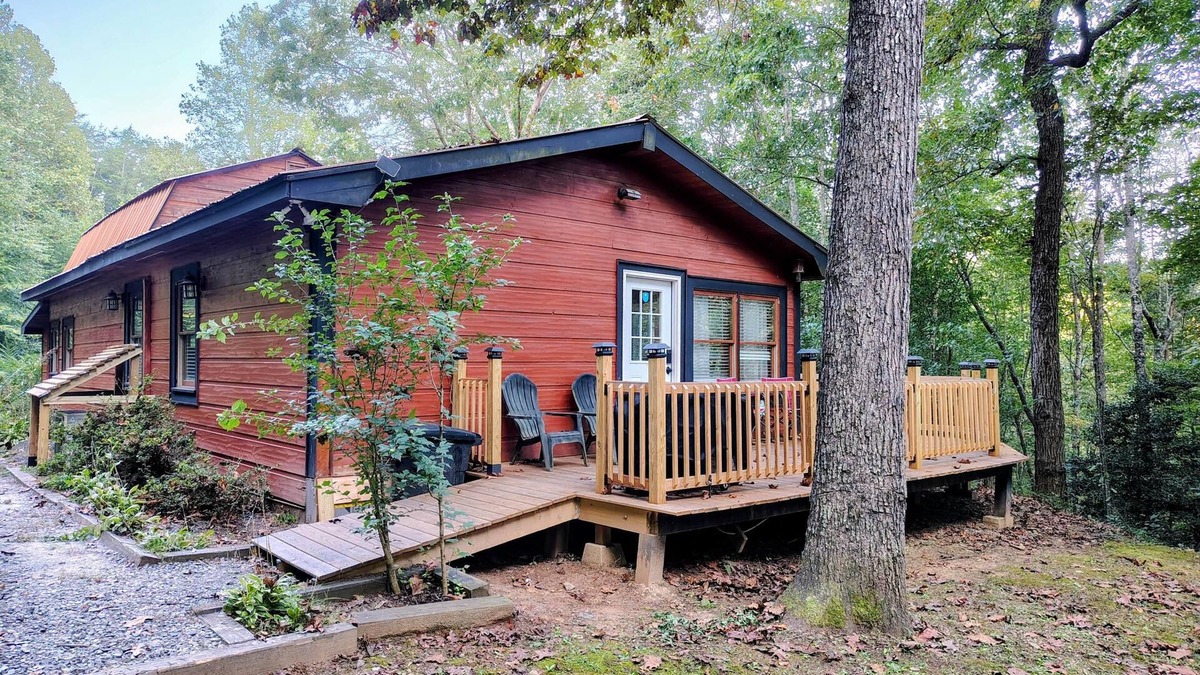Turtletown Cabin | Perfectly Imperfect Cabin, in forest near Blue Ridge. Relax and enjoy nature.