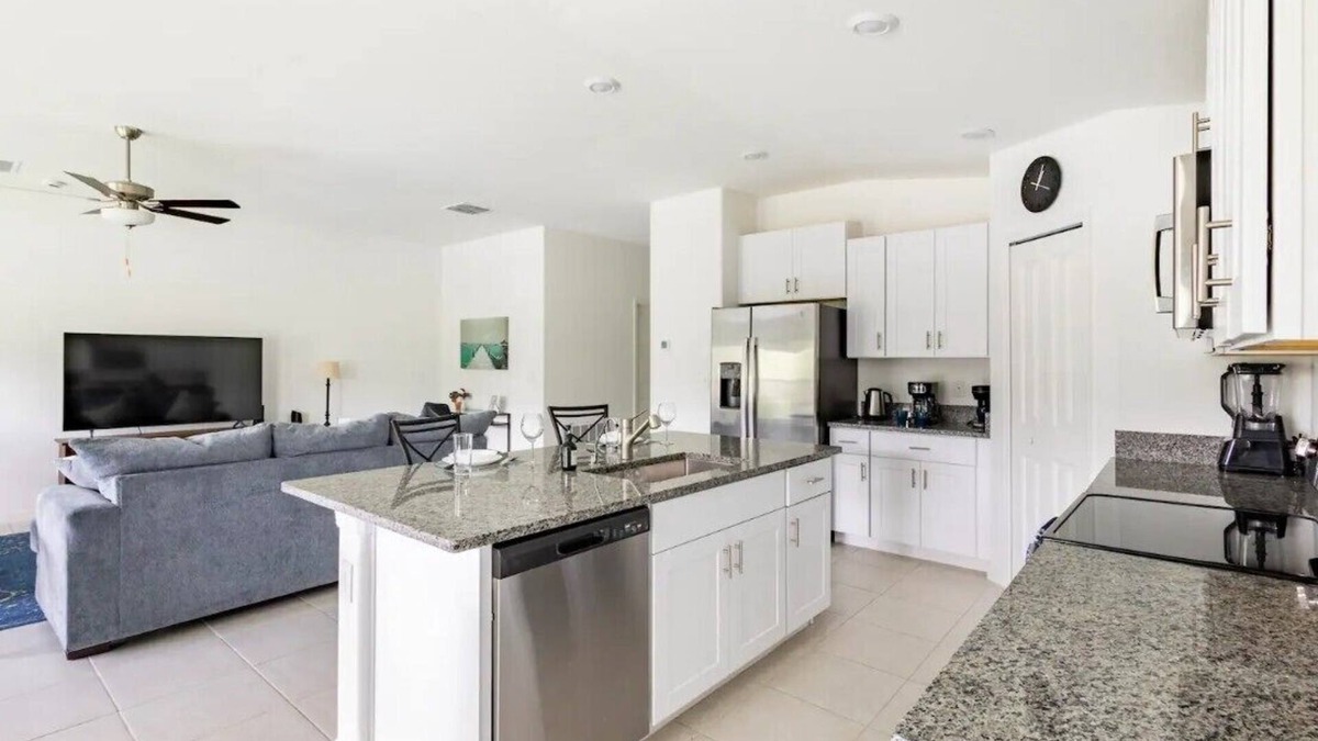 Fussels Corner House | Perfectly located 4BR/2Ba house between Orlando and Tampa