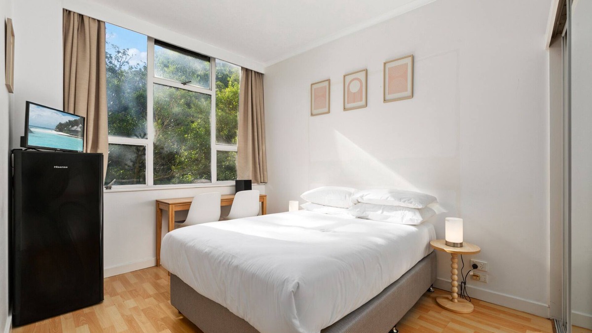 Darling Point Apartment | Perfectly Located Studio by Rushcutters Bay Park