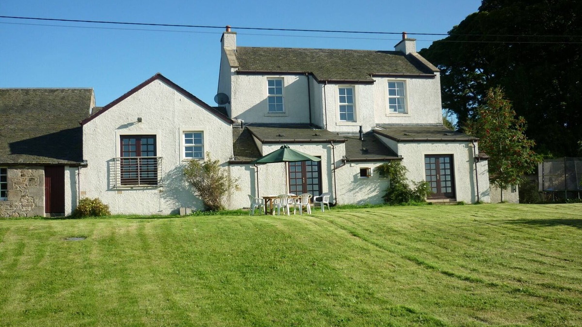 Balerno Cottage | Perfectly located for The Pentlands. It also has easy access to the city.
