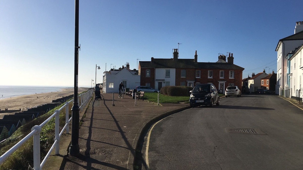 Southwold House | Perfectly located seaside house with stunning sea views
