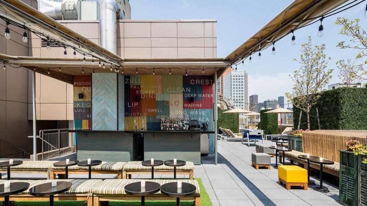 Rose Hill House | Perfectly Located to Everything! Rooftop Pool, Restaurant and Bar, Pet-friendly!