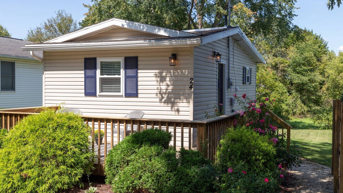 Ashland House | Perfectly Petite!