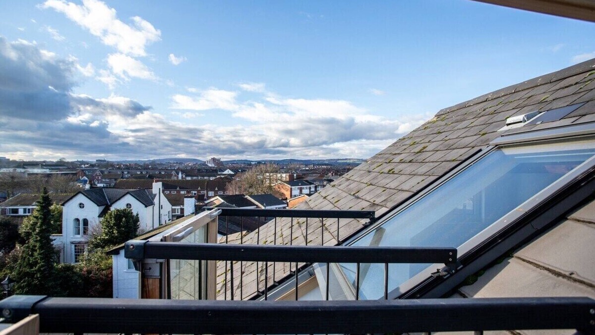 Plasnewydd Apartment | Perfectly Placed: Cozy Flat in the City's Heart