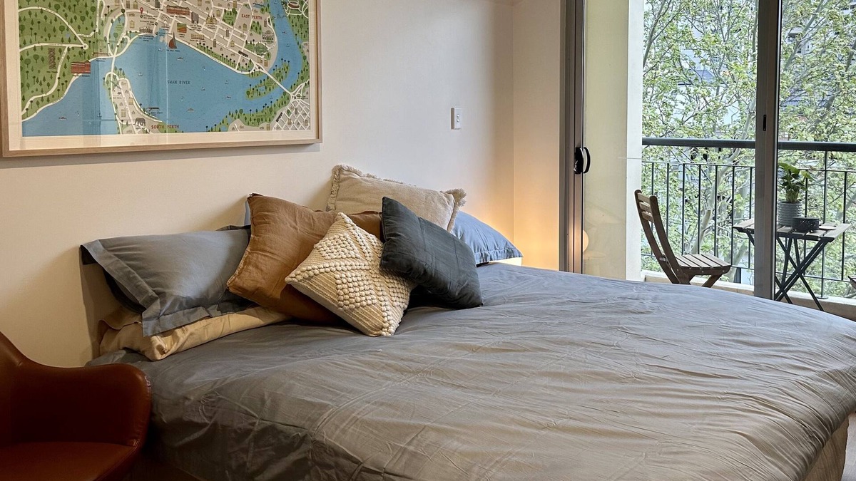 East Perth Apartment | Perfectly situated at Claisebrook Cove, fresh Studio apartment, with pool access