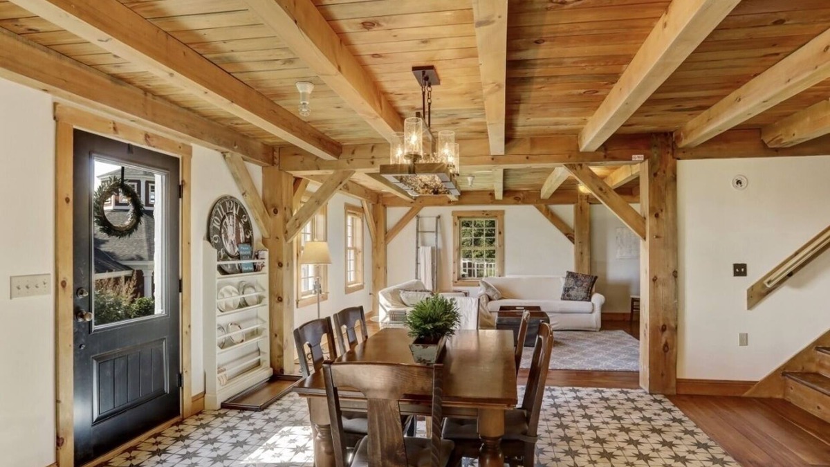 Fairfax House | Perfectly Vermont 4 bed 2 bath, barn doors, modern design , pine floors, views