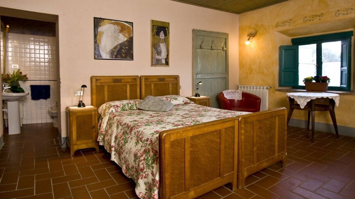 San Pietro in Bossolo Apartment | "PERGOLA" 'ROMANTIC APARTMENT IN CHIANTI in the center of TUSCANY