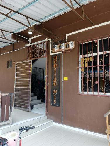 Kampung Pasir Hantu Hotel | Perhentian MJ Fisherman Village