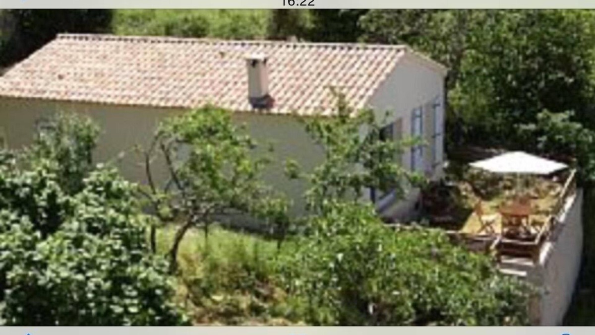 Peri House | Peri: House with garden