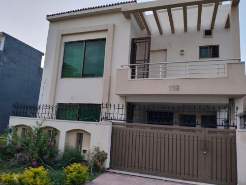 Mingora Bed & Breakfast | Peridot Vacation Inn, Bahria