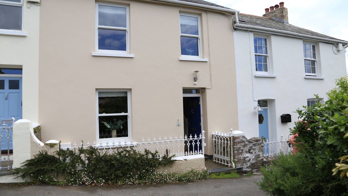 Instow Cottage | Period Cottage, Instow, 2 minutes to beach, pet friendly, sleeps 6