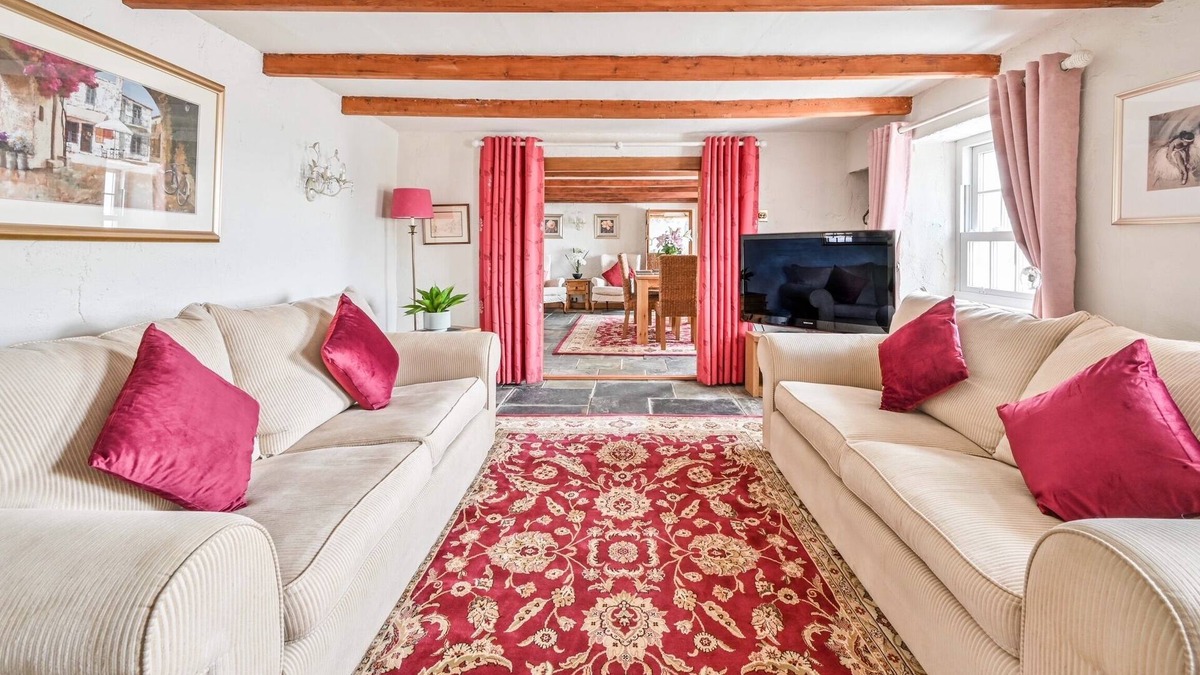 Downderry Cottage | Period luxury 55m fm beach.real fire/free parking/beach/dog friendly/seaviews