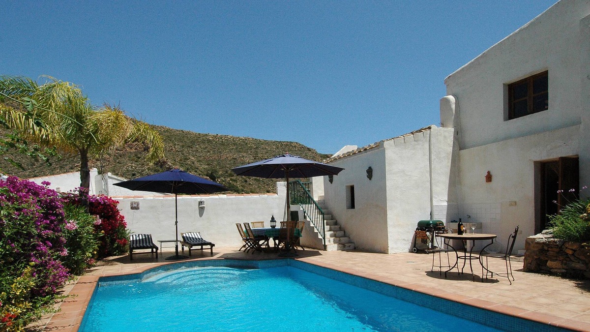 Bedar House | Period Village House, Private Pool, Beautiful Countryside Setting. WIFI, TV etc.