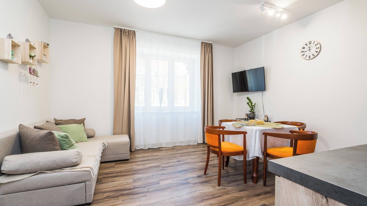 Hradec Kralove Apartment | Perla Hradce 101. Apartman 2 room, Center, konditioner , parking. Breakfast.