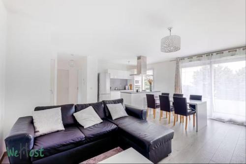 Les Serres - Vivier Apartment | Perollier - CI - Lyon 2 - Bedroom apartment with balcony and pool