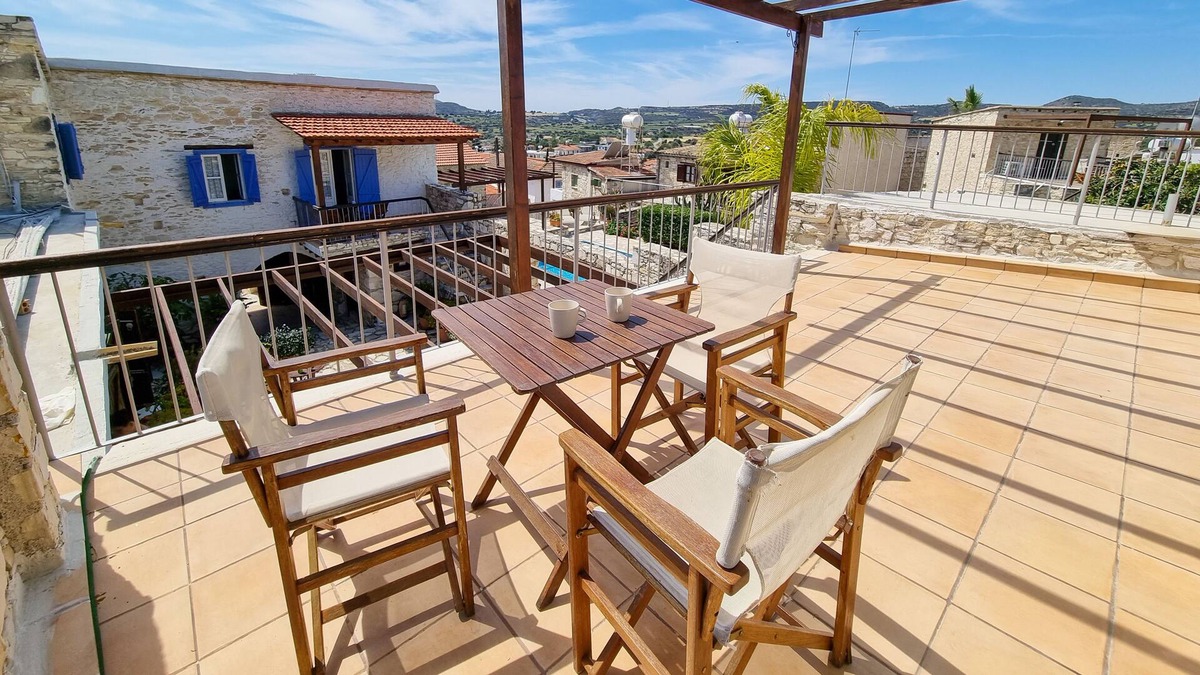 Skarinou Apartment | Persephone Poolview Studio