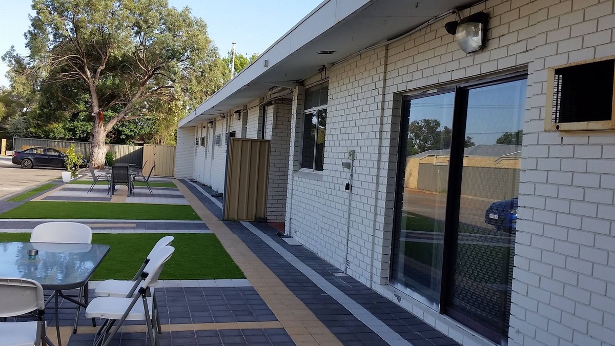 Thornlie Hotel | Perth City Motel