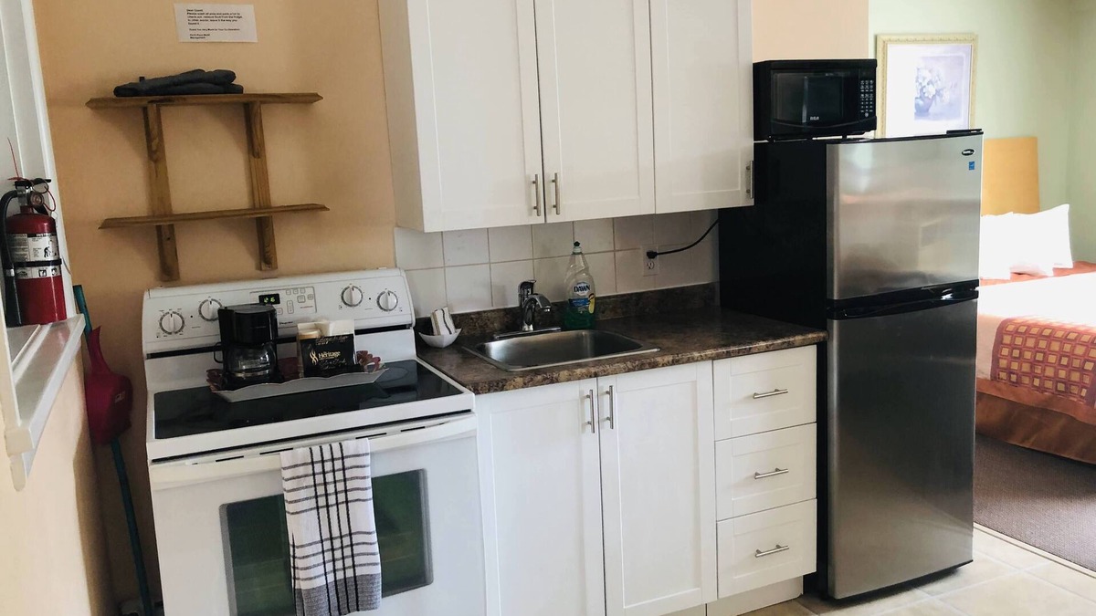 Perth Hotel | Perth Plaza Inn & Suites