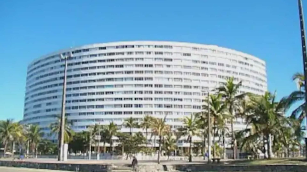Centro Apartment | Peruíbe - round building - apartments facing the sea (11 97520 3251)