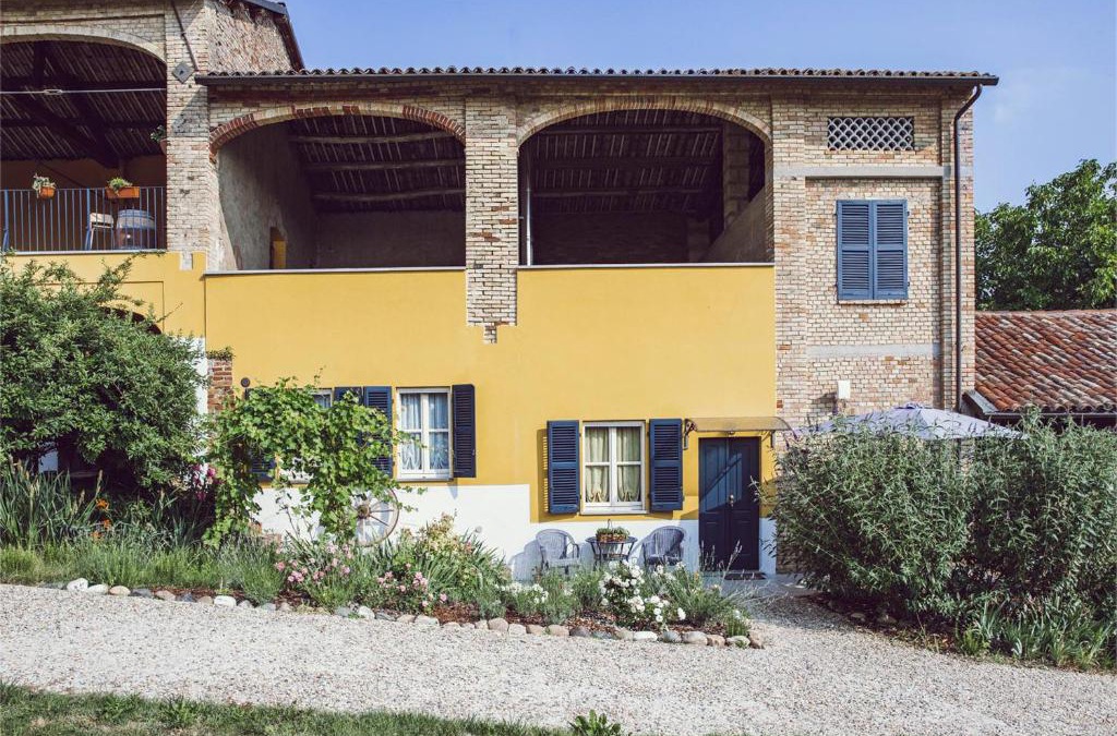 Cardona Apartment | Pet and Breakfast Pet Friendly Country House