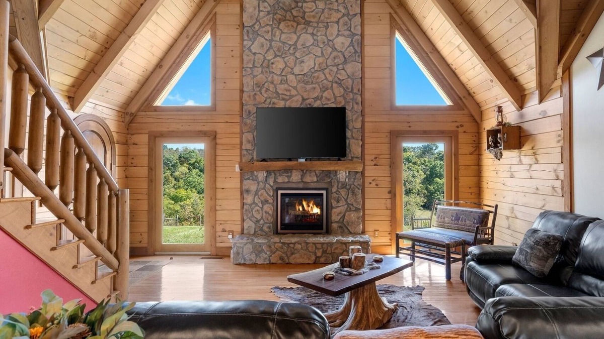 Perry Park Cabin | Pet + Family Friendly, 4 mins to Golf, on the Bourbon Trail, & close to the Ark!