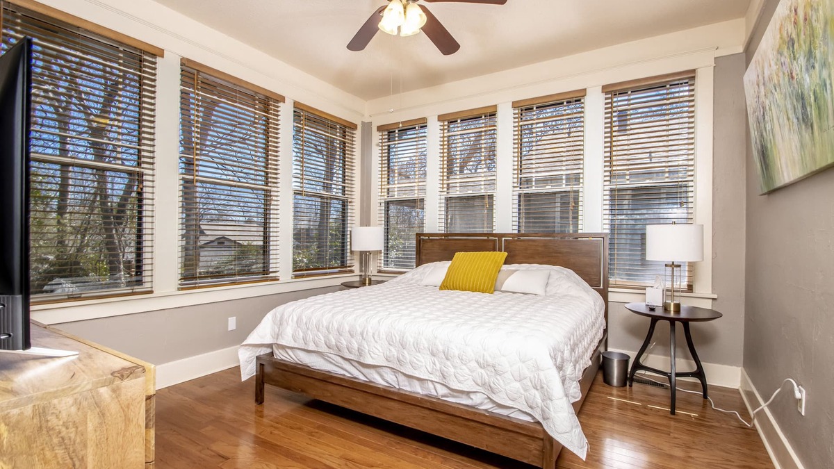 Hillcrest House | Pet/Family friendly, in/out dining, fenced yard, 30 day min