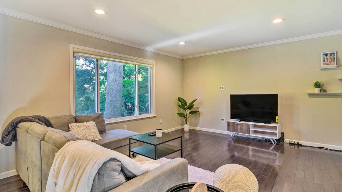 West Bloomfield House | Pet-Friendly Michigan Home: 5 Mi to State Park!