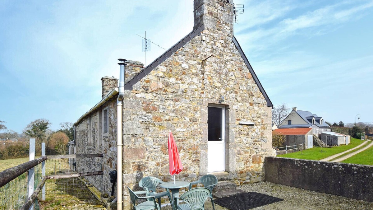 Saint-Christophe-du-Foc Apartment | Pet friendly apartment