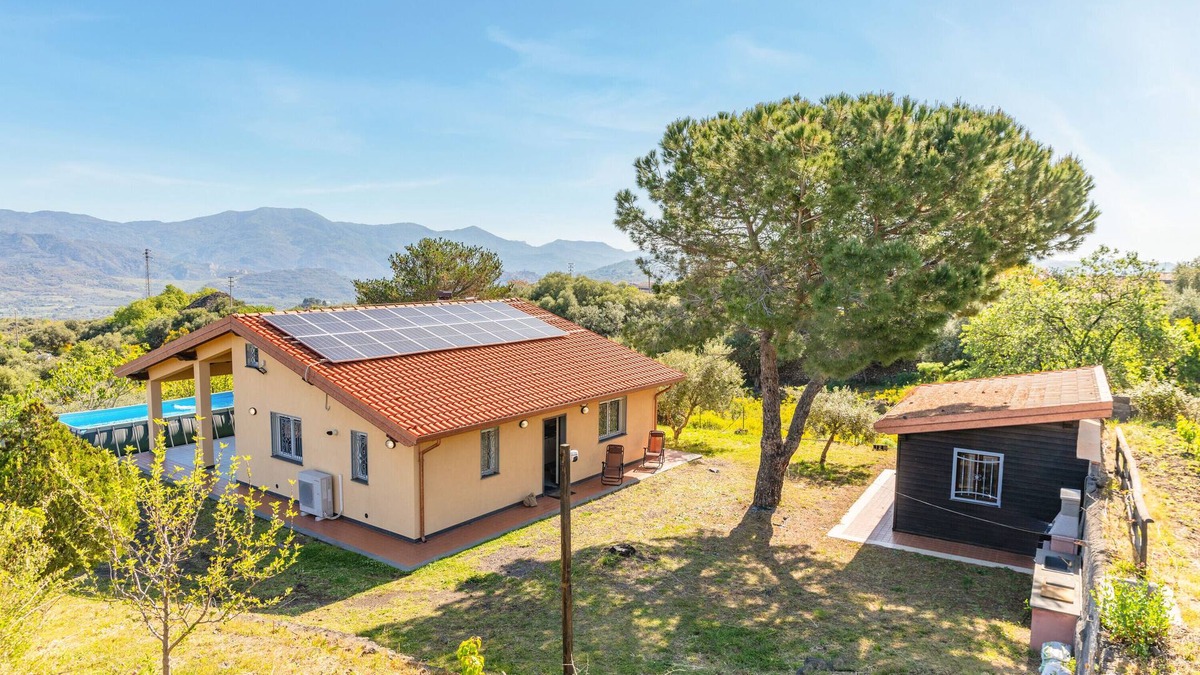 Solicchiata Villa | Pet-Friendly Villa "Tuccios" with Garden, Terrace & Wi-Fi