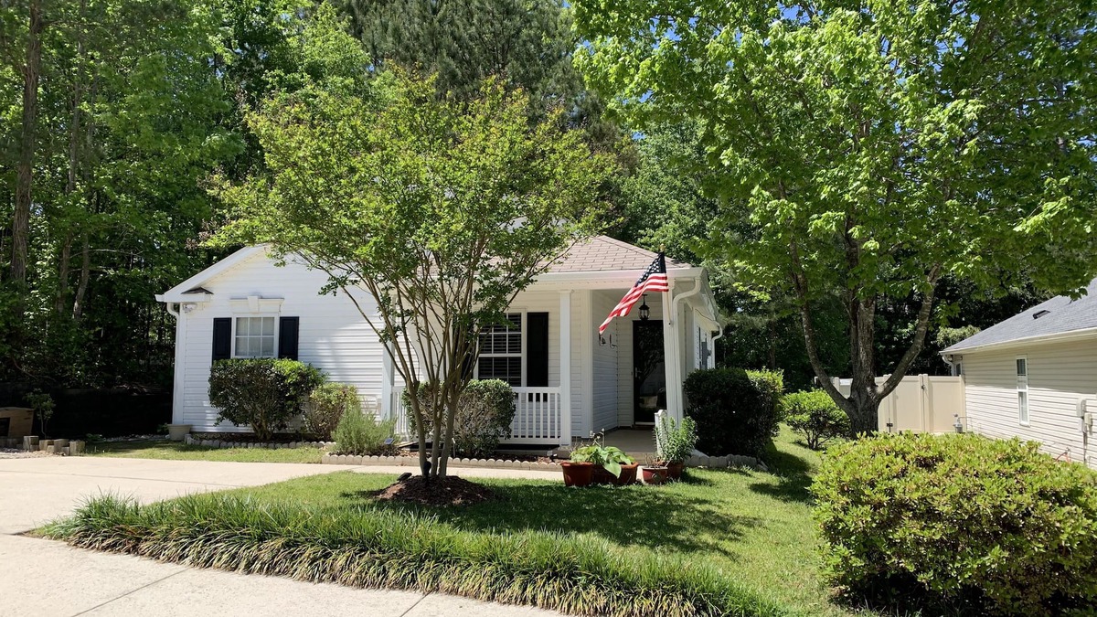 Apex House | Pet friendly 1,150 sqft one story, 3 bedrooms, 2 full bath home
