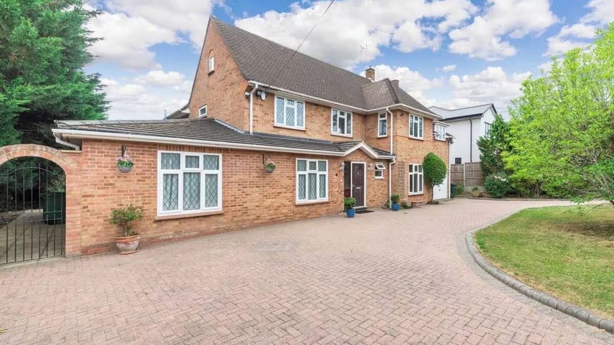Northwood House | Pet Friendly - 11 Guests - 6 Beds - Bbq - Parking