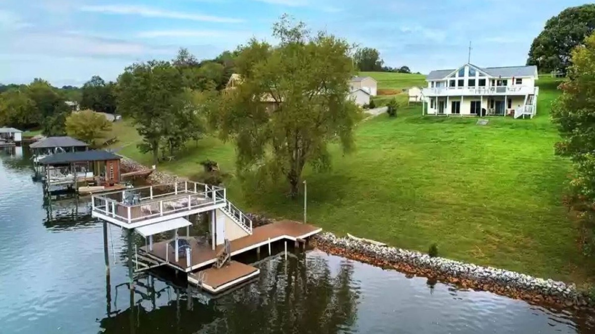 Goodview House | Pet Friendly-180 Feet of breathtaking shoreline on peaceful Smith Mountain Lake!
